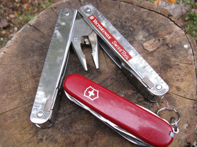 VicSwissToolHuntsmanb.jpg