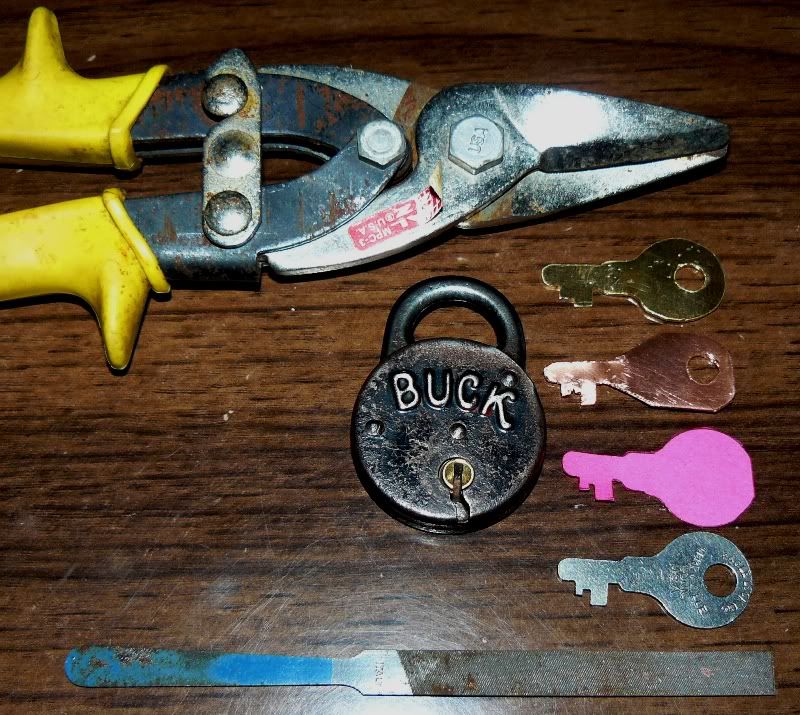 05-05-2011Buckpadlockkeymaking003.jpg
