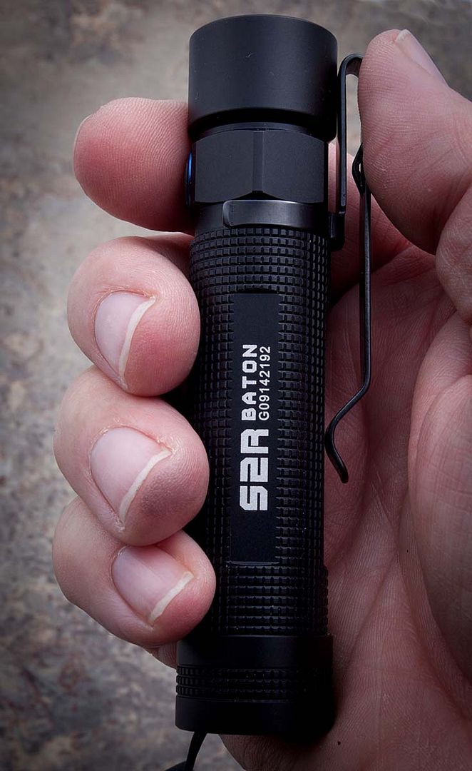 Olight_S2R_hand.jpg~original