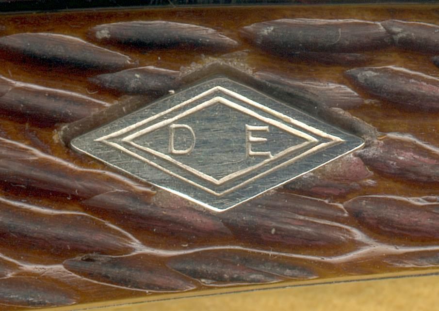DEshield1_zpsbf22bca9.jpg