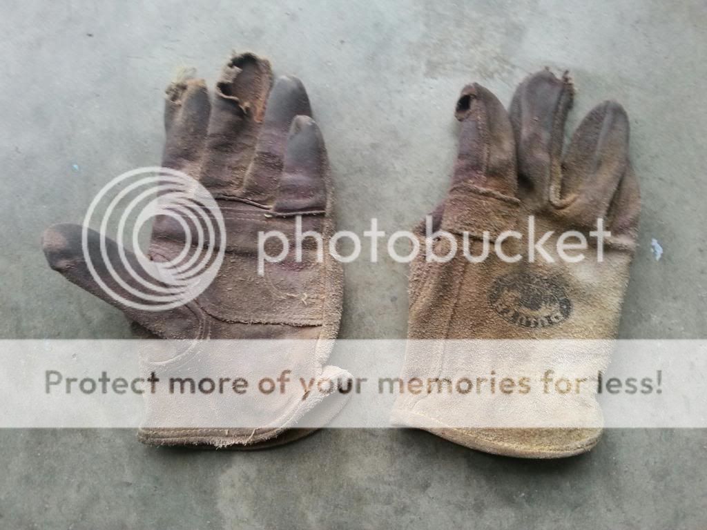 glovesb_zps5f660921.jpg