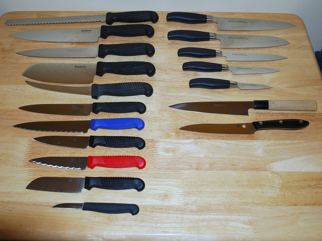 Spyderco%20and%20Seto%20Kitchen%20Knives.JPG