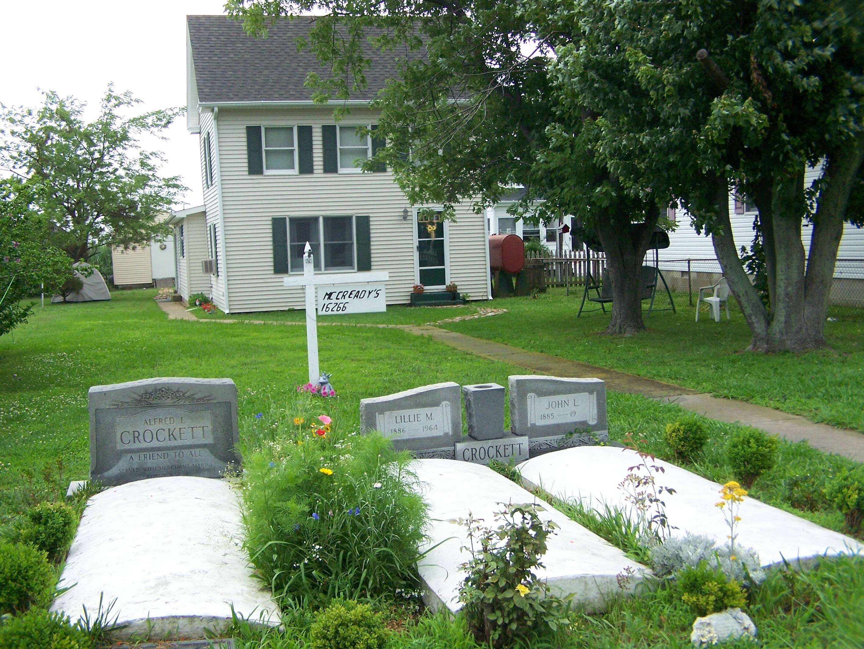 VTE_VirginiaTaylor_Tangier_Homes_Graves.jpg
