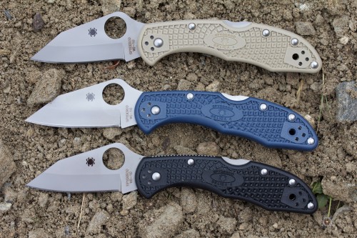 Spyderco-Kahr-Arms-Delicas2-500x333.jpg