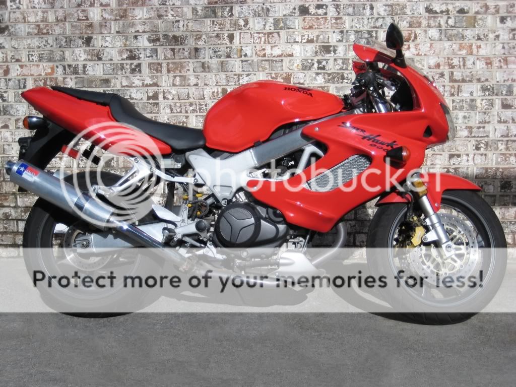 Honda-VTR1000-SuperHawk-Redright-1.jpg