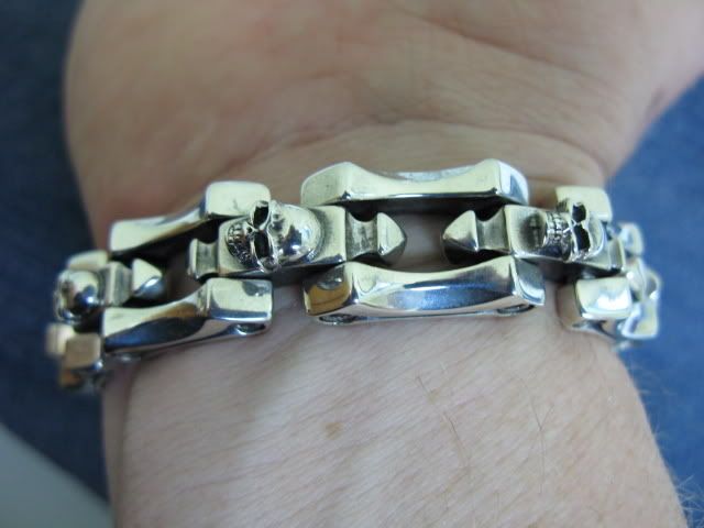 skullbracelet2.jpg