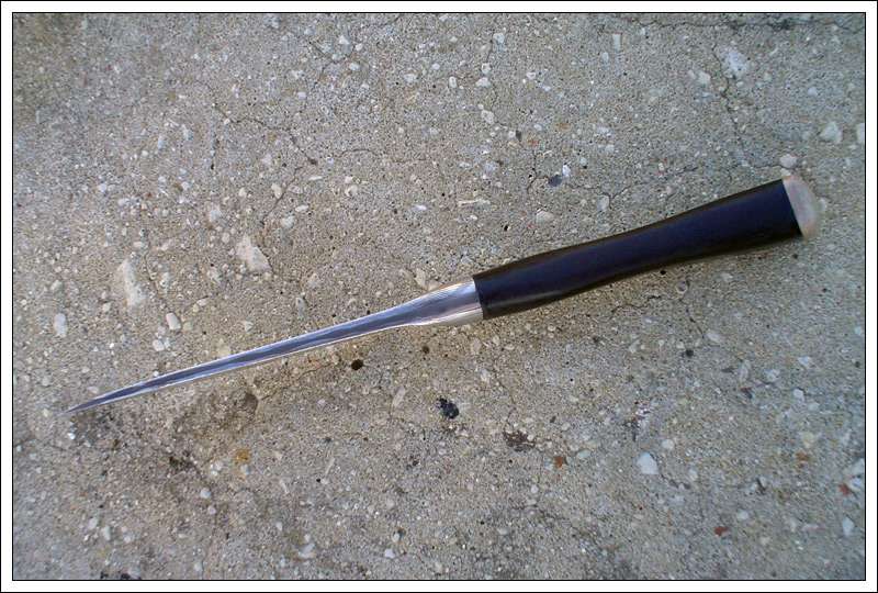 ladyknife3.jpg