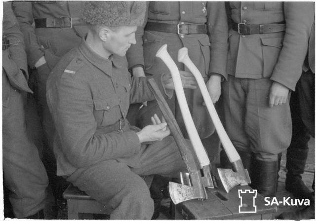 Axes_Finnish_Army_1939-1945_11.jpg