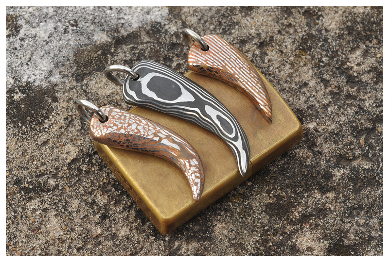 damascusandmokumebearclawpendants4.jpg