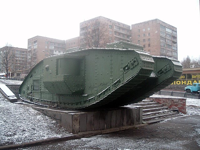 LG_British_tank_WWI_1.jpg