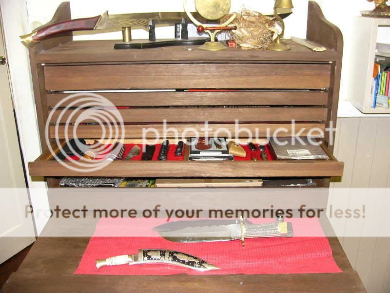 knifecabinet.jpg
