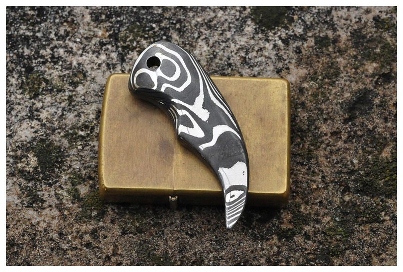 2stainlessdamascusabearclawpendant2.jpg