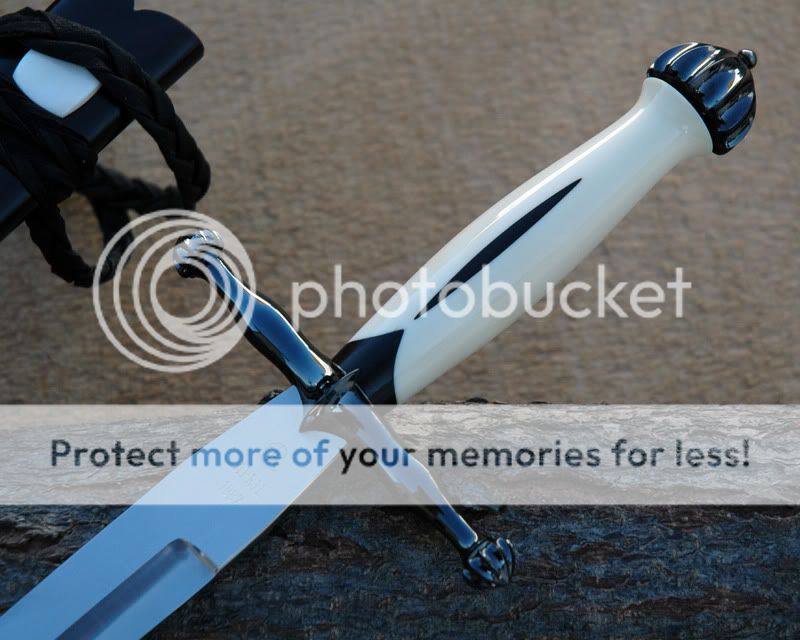 misericorde_handle.jpg