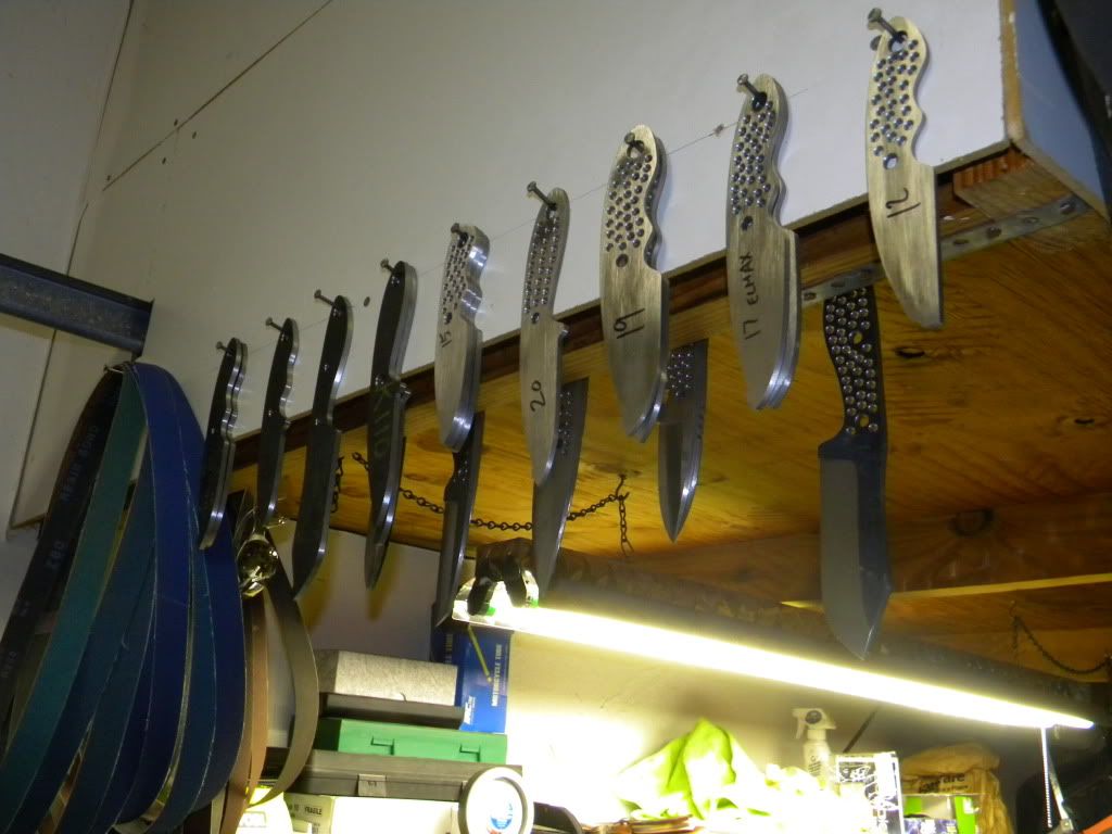 Kniveshanging002.jpg