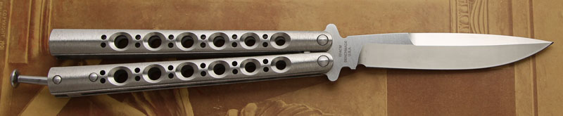 Benchmade_42_spring_latch_straight_IMG_7873_800dpi.jpg