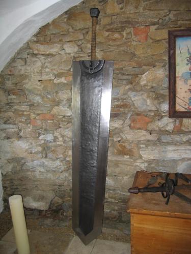 huge-swords.thumbnail.jpg