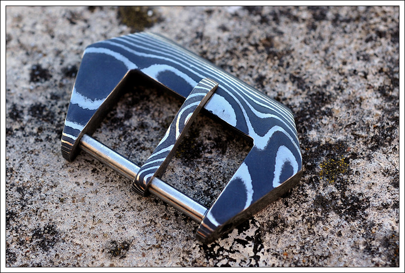 paneraidamascusbuckle2.jpg