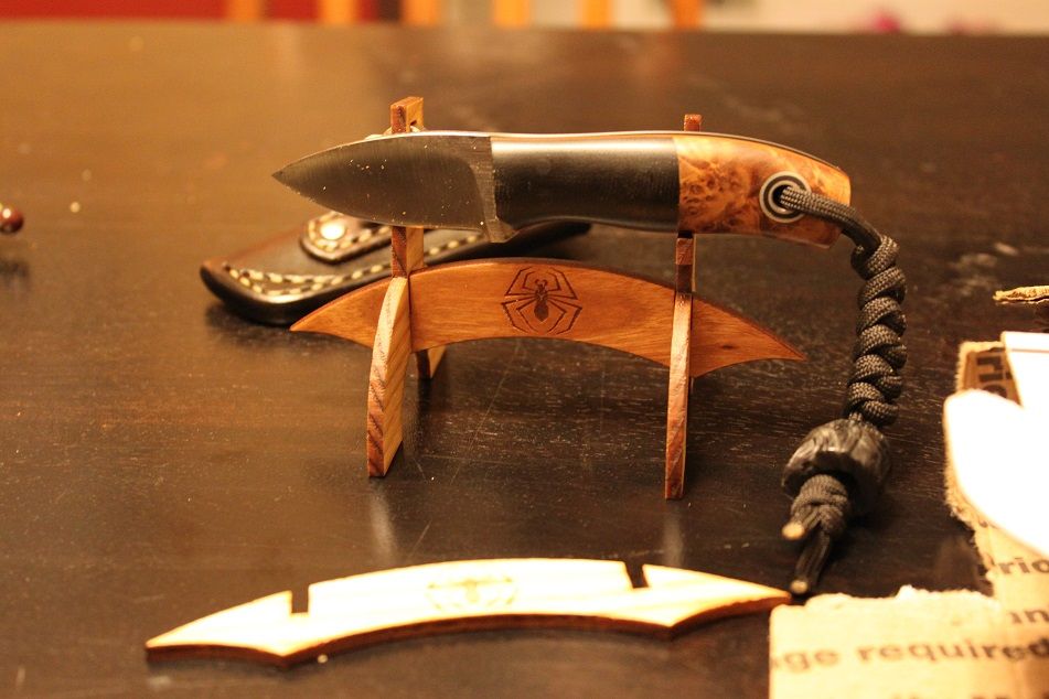 knifestand_prototype_nov2015_04.jpg