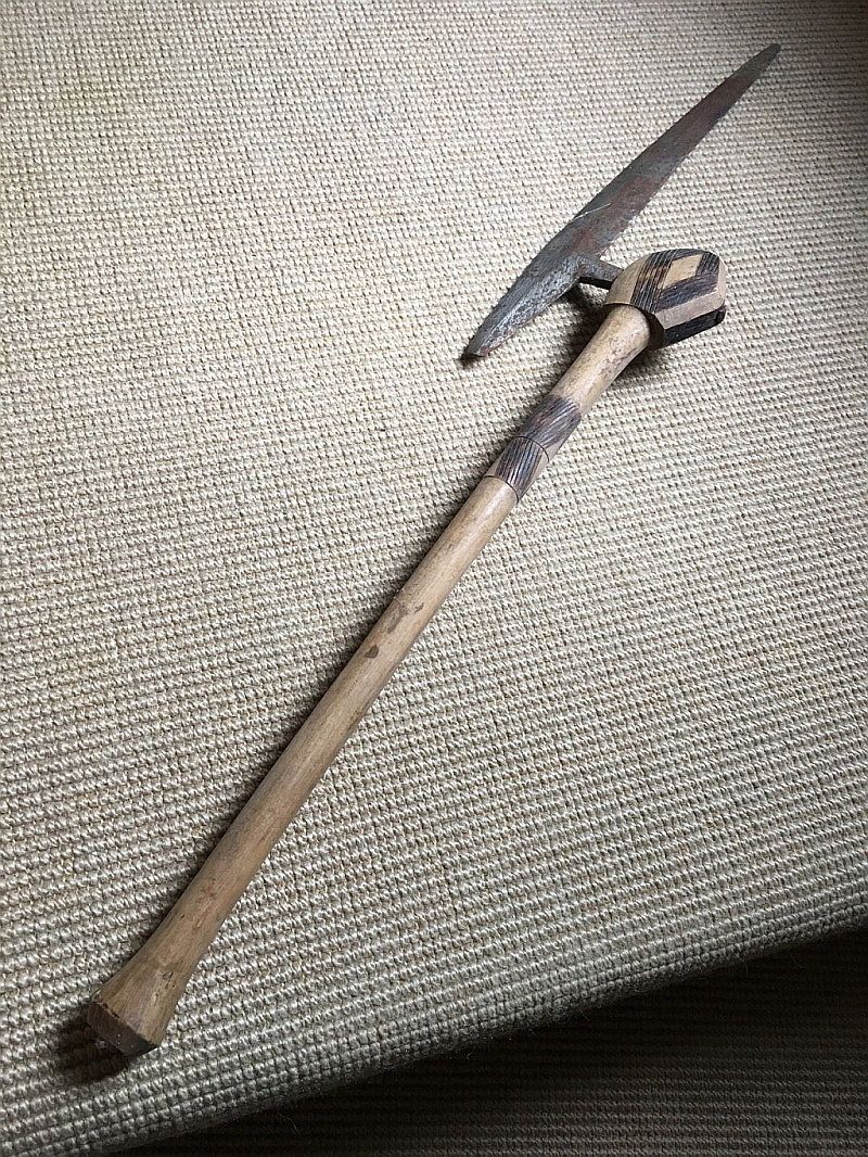 tsonga%20stabbing%20axe.jpg