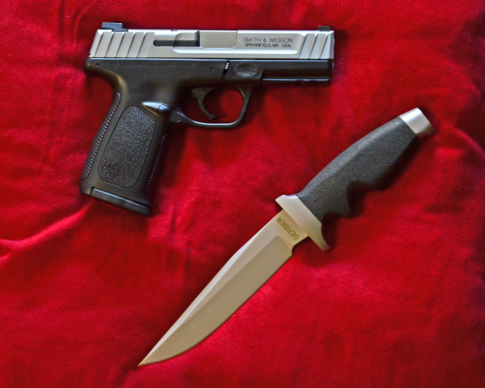 Pistol-knife-1k.jpg