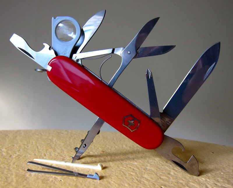 MinVictorinoxExplorer87.jpg