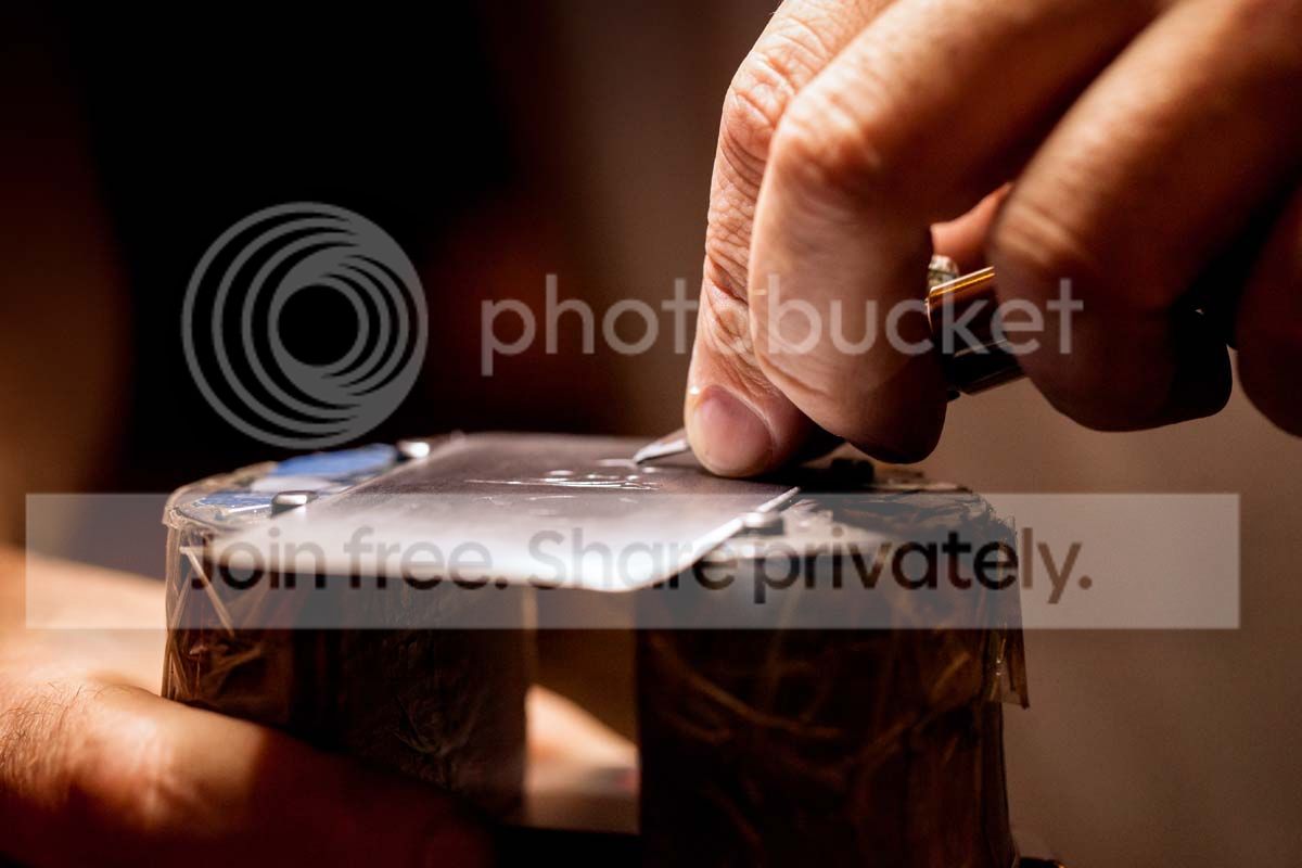 Hands_engraving.jpg~original