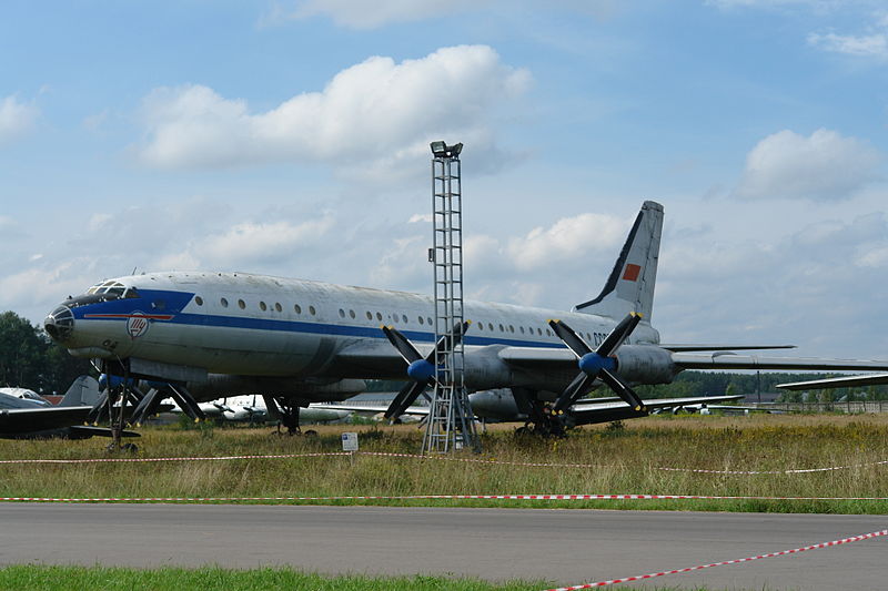 800px-TU-114_Cleat.JPG