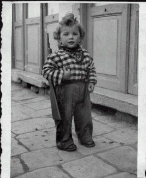 Frank%20T%20with%20his%20first%20US%20Military%20Knife.jpg