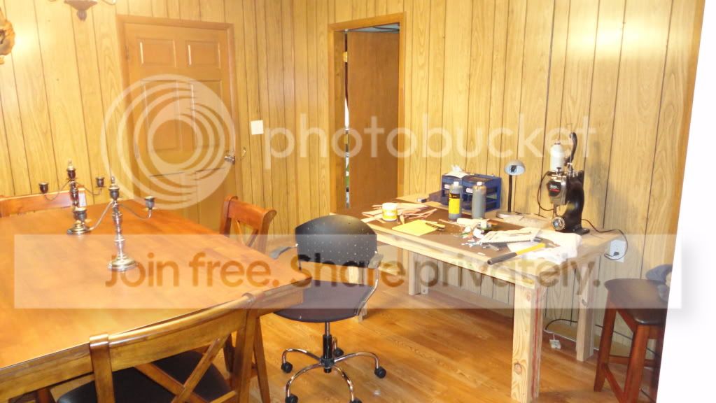 leatherworkingtable004.jpg