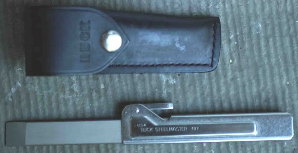 Buck137Steelmaster.jpg