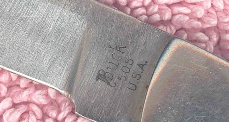 Buck505MaroonMicartaAusschn.jpg