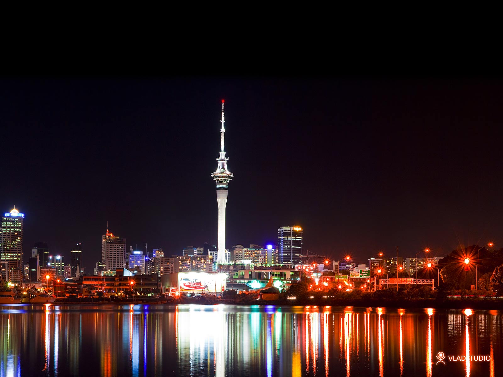 Auckland_at_Night_by_vladstudio.jpg
