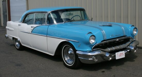 1956%20Pontiac%20Chieftain%204-door%20Hardtop.jpg