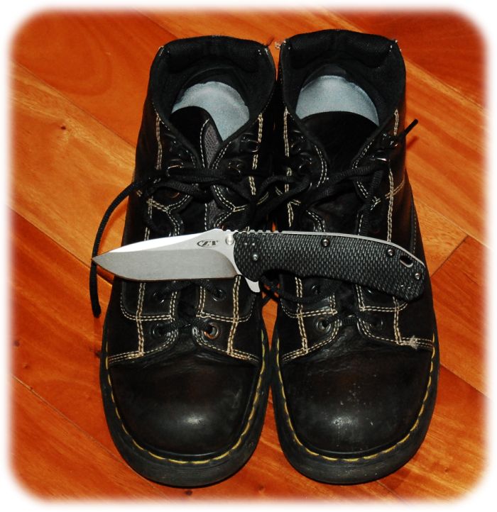 zt0560_doc_martens.jpg