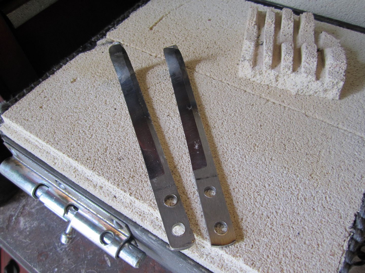 CrookedKnife001.jpg