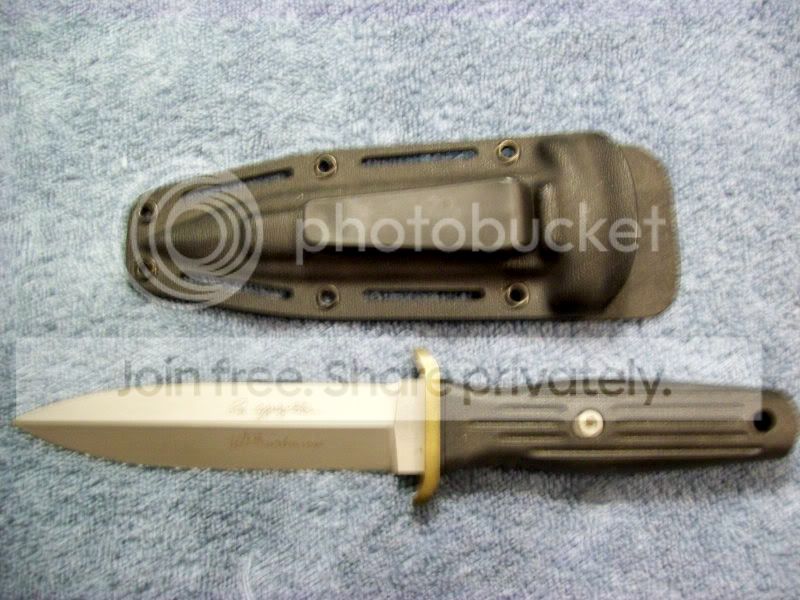 AssortedApplegate-FairbairnKnives006.jpg