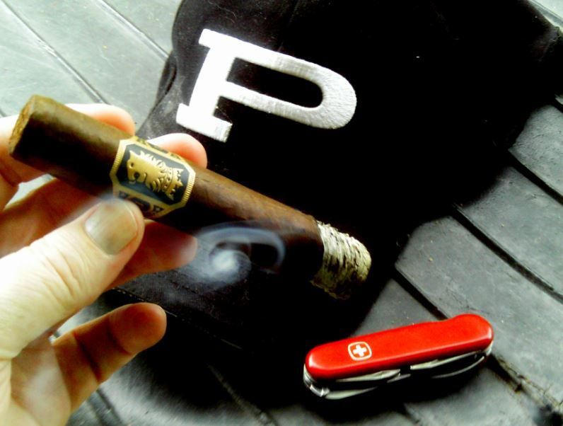 Undercrown%20amp%20Wenger%20Cigar_zps4rkkprsj.jpg