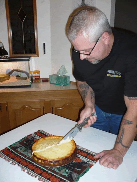 Cuttin-Cheesecake.gif