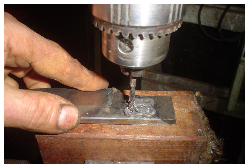 knifemakingtutorial_chainsanmaidamascus25.jpg