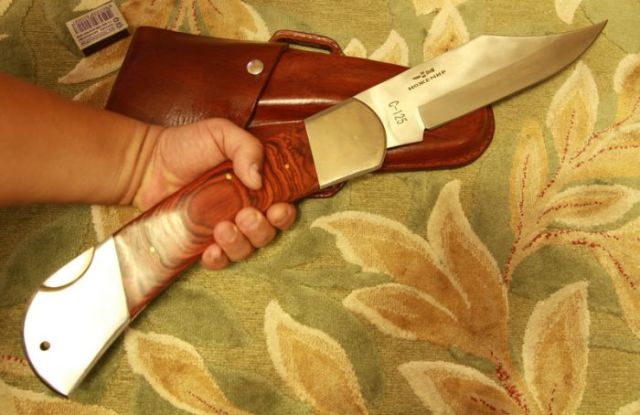 a_huge_pocket_knife_640_09.jpg