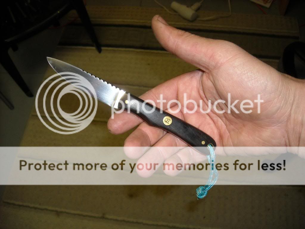 campknife001.jpg