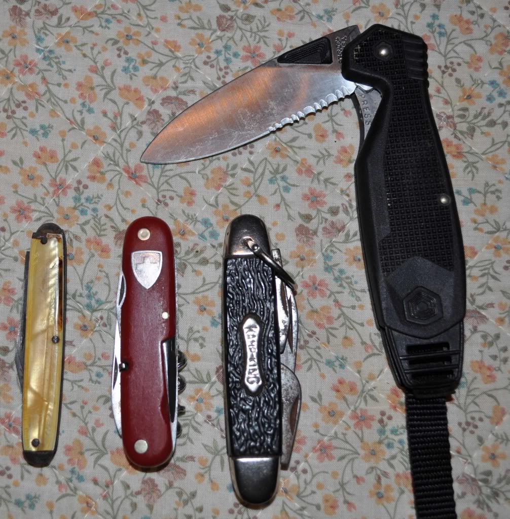 Knivessm.jpg