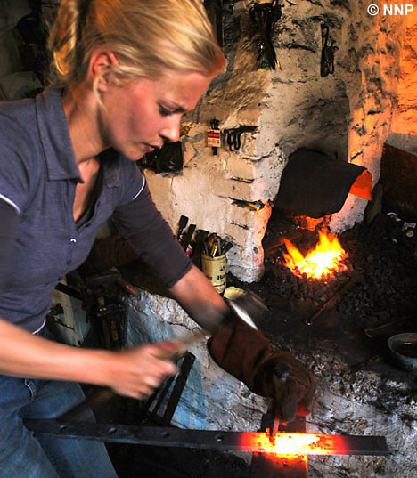 2LucyBlacksmithNNP_468x537.jpg