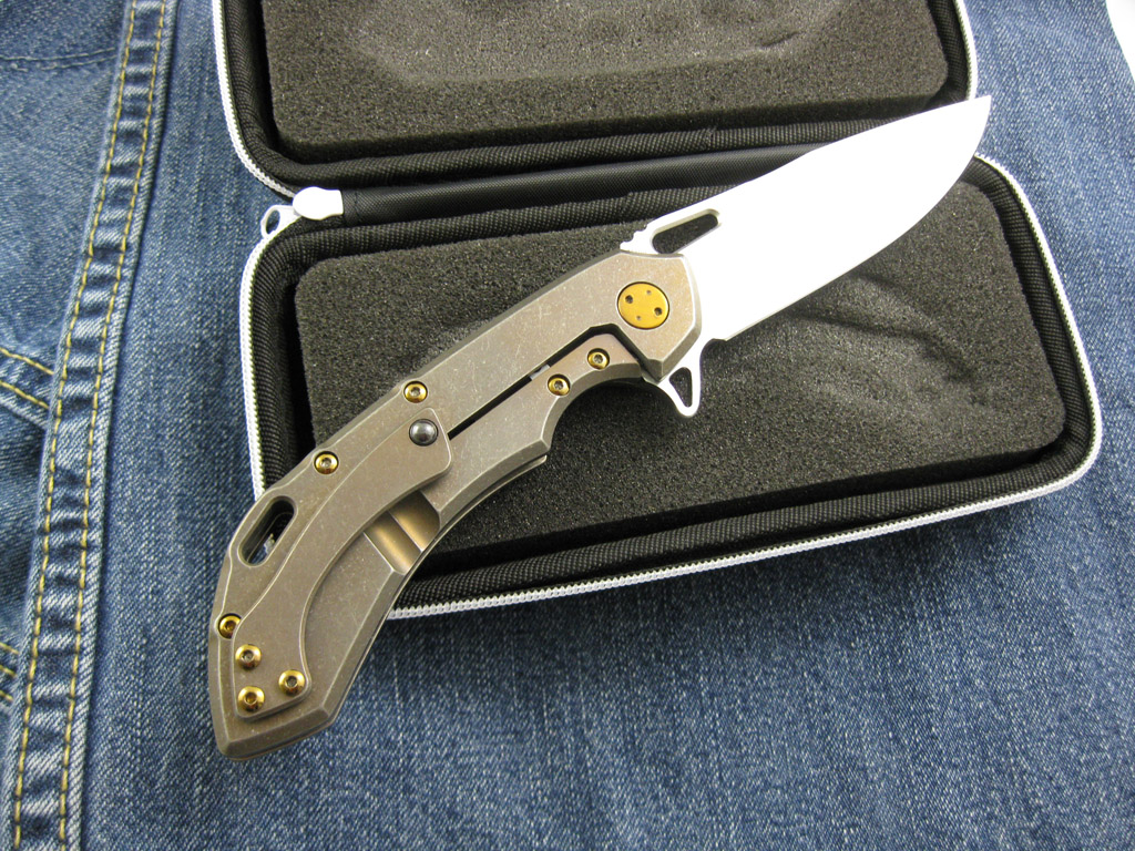 Olamic_Wayfarer247_BrnzWHoles_005.jpg