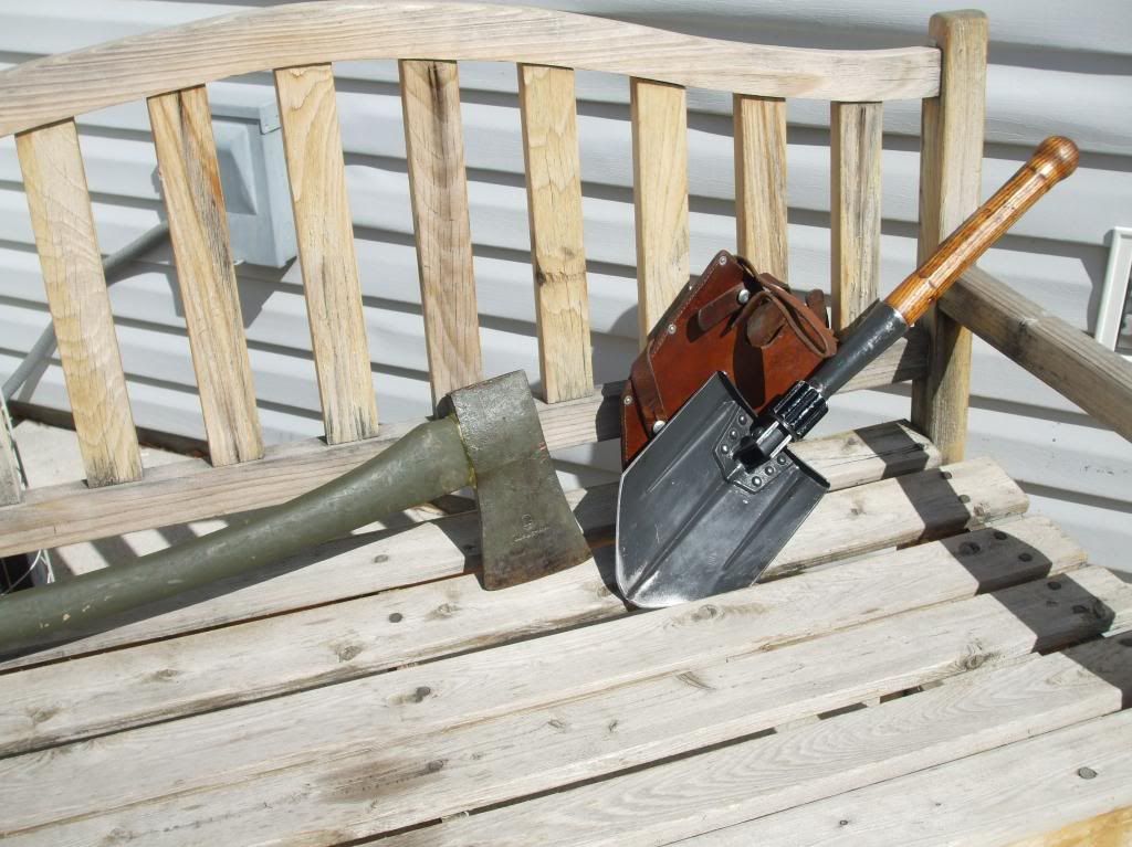 swedishaxeandswissshovel001.jpg