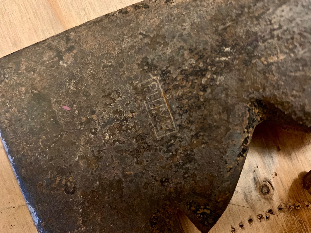 carpenter_hatchet_02.jpg