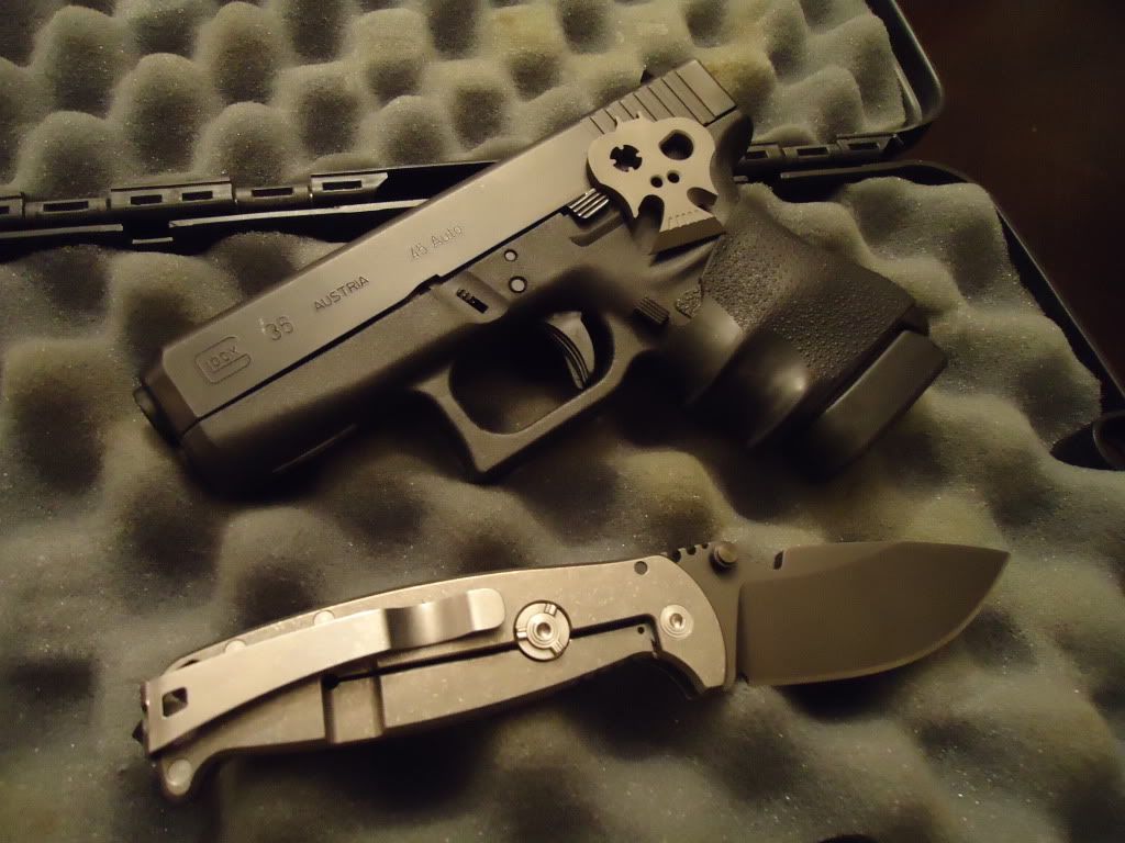 gunsandknives43011099.jpg