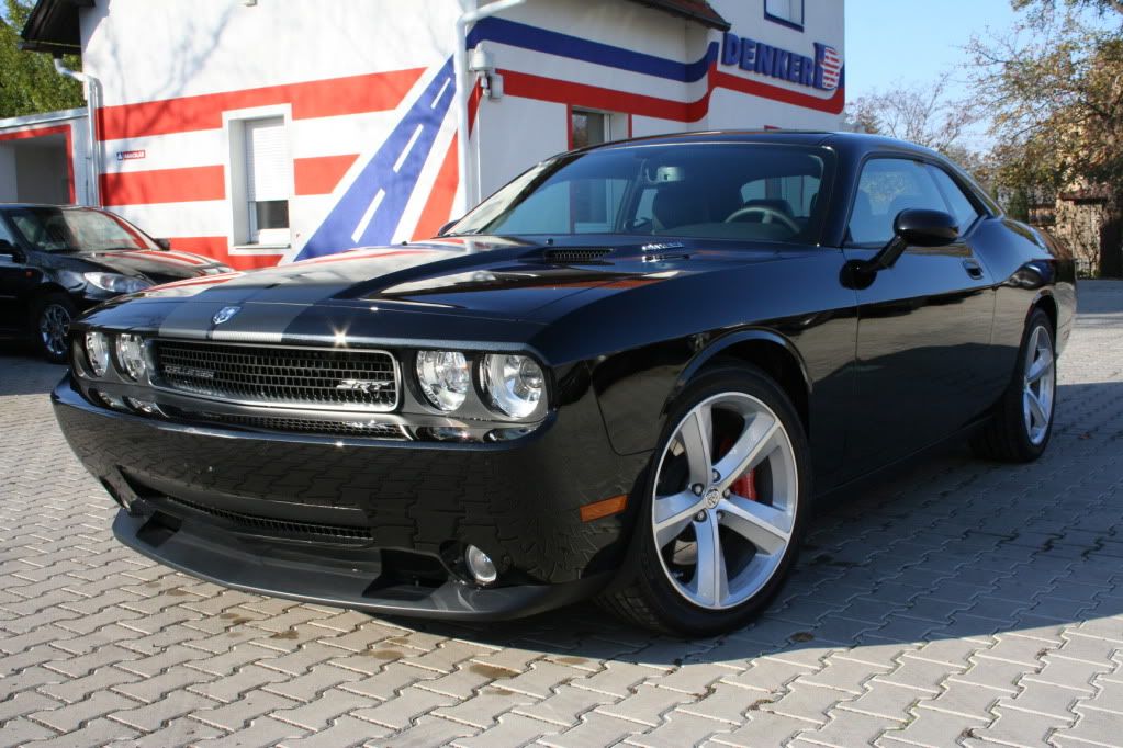 Dodge-ChallengerSRT-8Blackwithda-1.jpg