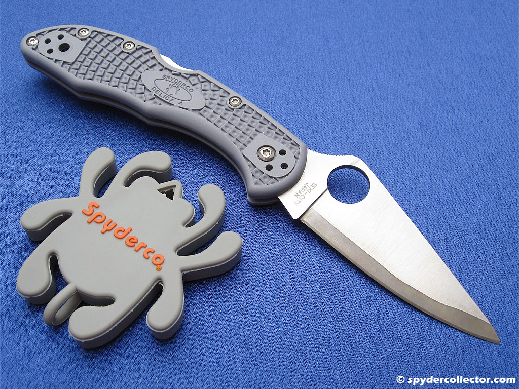 delica4superblue_spyderco1.jpg