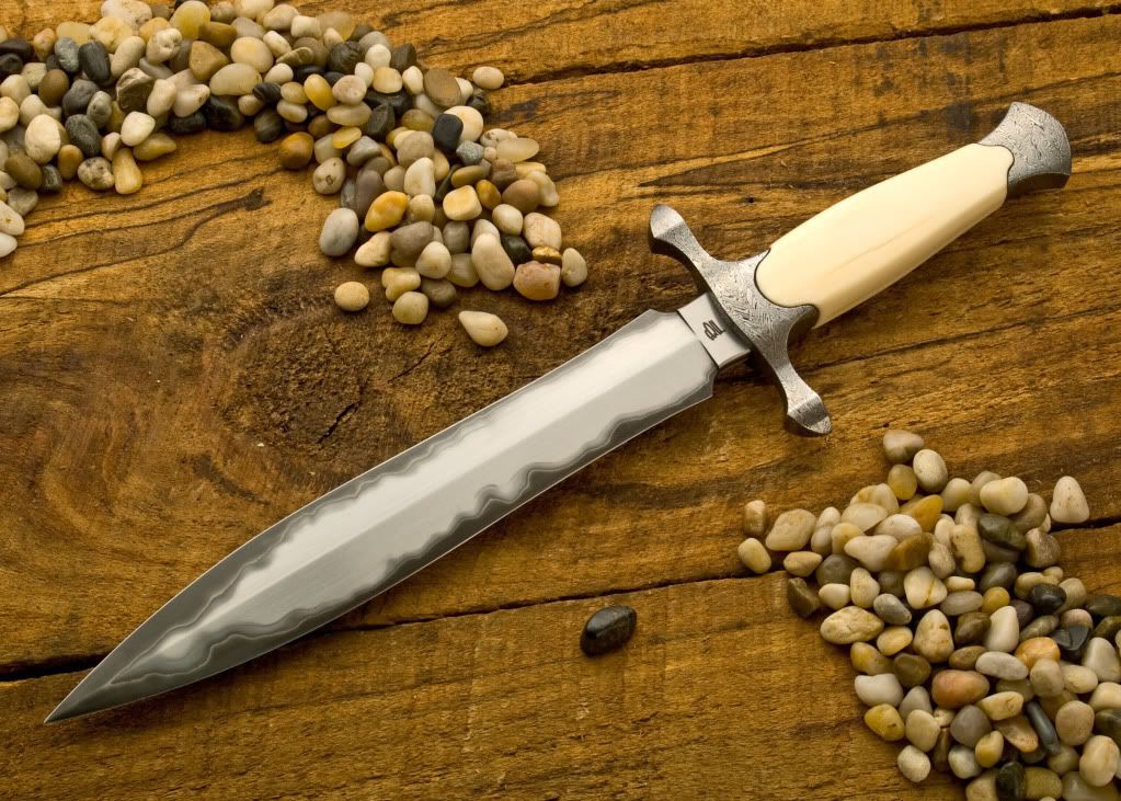 dagger004c-small.jpg